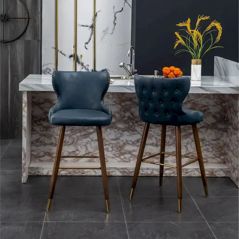 Tabouret de bar touffeté en similicuir à garniture cloutée de style moderne du milieu du siècle