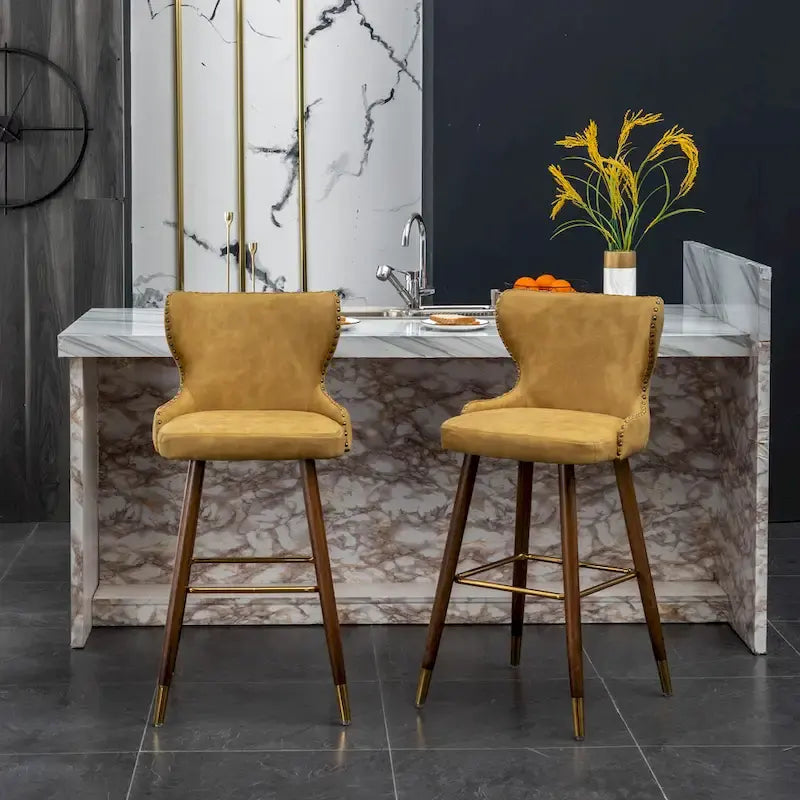 Tabouret de bar touffeté en similicuir à garniture cloutée de style moderne du milieu du siècle