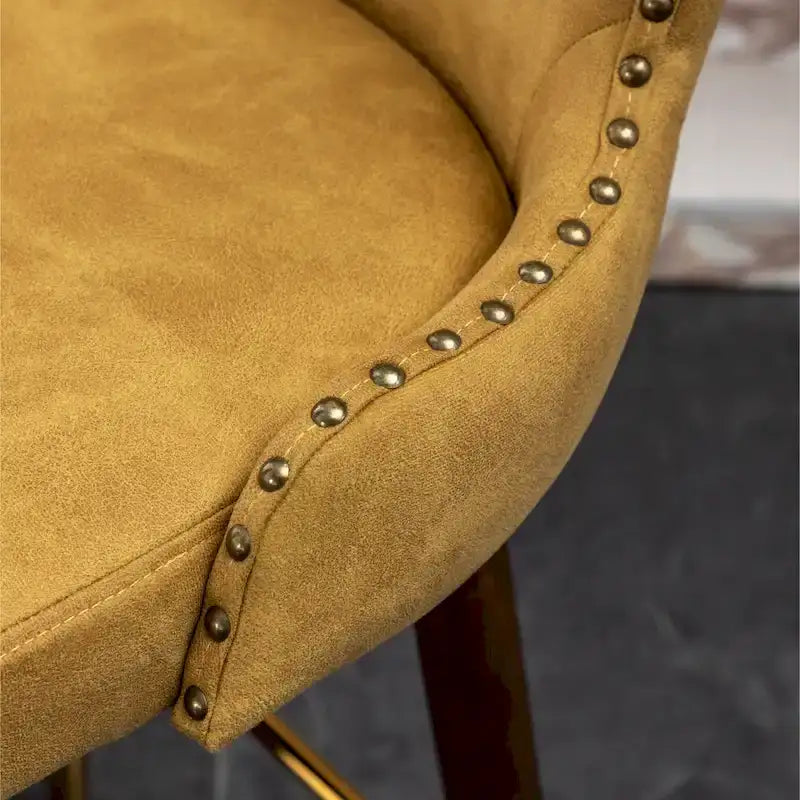 Tabouret de bar touffeté en similicuir à garniture cloutée de style moderne du milieu du siècle
